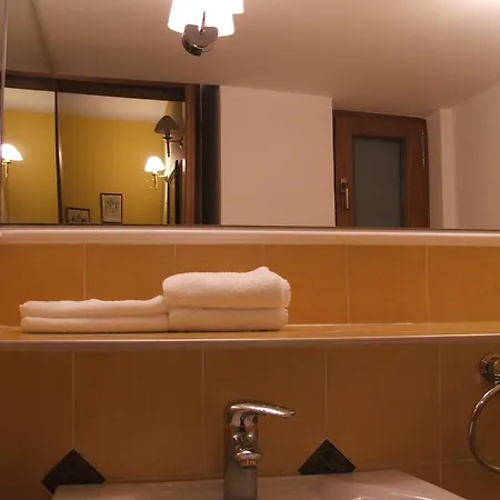 Lira Apartment *